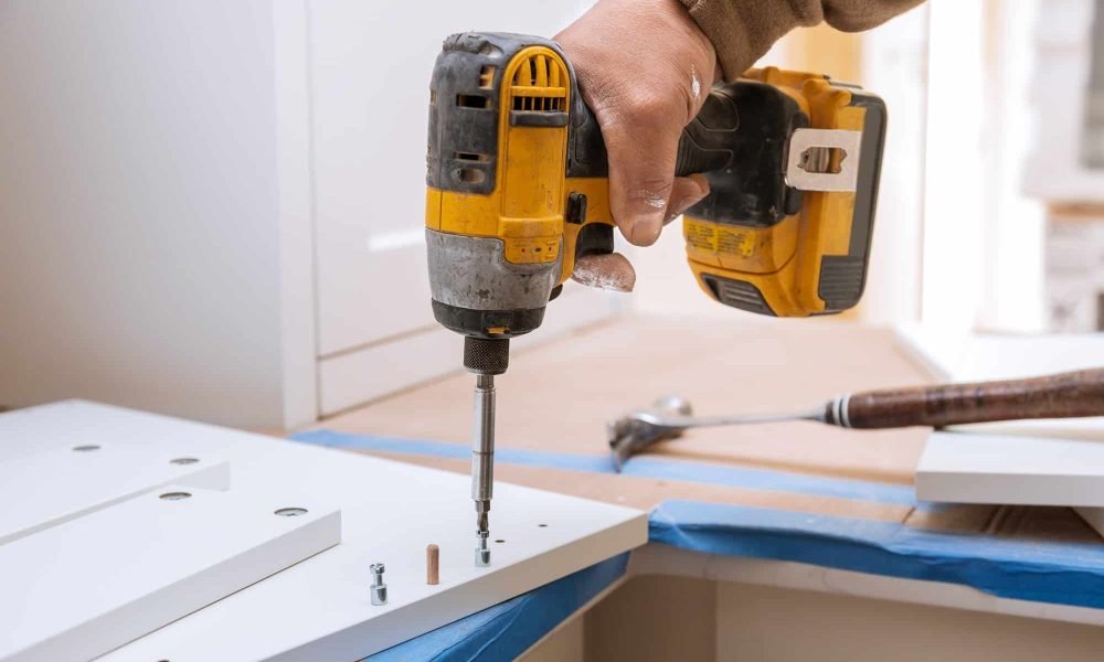 hinge-drawers-assembly-on-assembling-pack-furniture.jpg